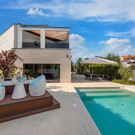 Villa Toscana With Pool, Sauna And Jacuzzi *