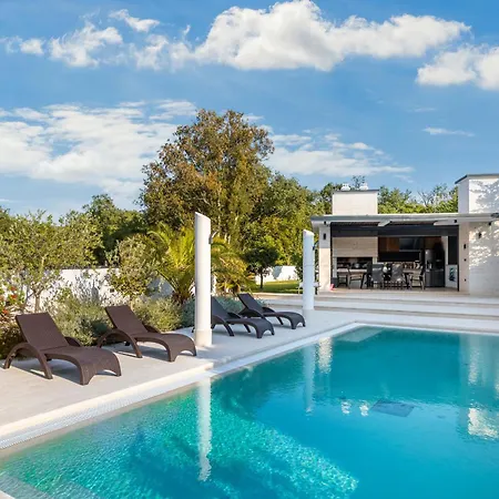Villa Toscana With Pool, Sauna And Jacuzzi *