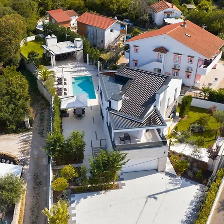 Вилла Toscana With Pool, Sauna And Jacuzzi *