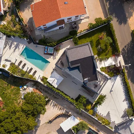 Villa Toscana With Pool, Sauna And Jacuzzi * Rasopasno