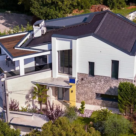 Villa Toscana With Pool, Sauna And Jacuzzi Villa