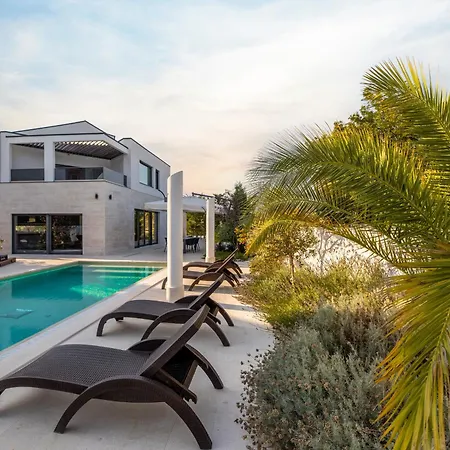 Toscana With Pool, Sauna And Jacuzzi Вилла *