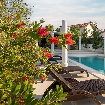 别墅 Villa Toscana With Pool, Sauna And Jacuzzi *
