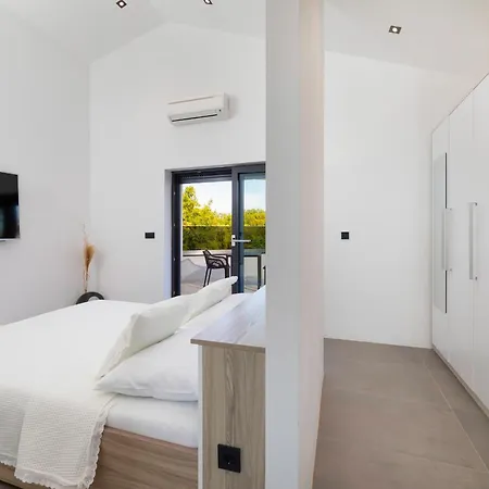 Villa Toscana With Pool, Sauna And Jacuzzi Rasopasno