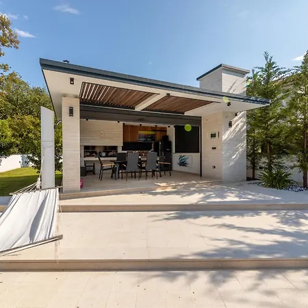 Вилла Toscana With Pool, Sauna And Jacuzzi