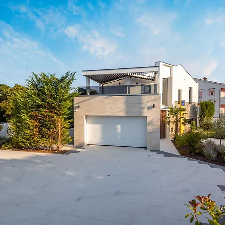 Villa Toscana With Pool, Sauna And Jacuzzi Rasopasno