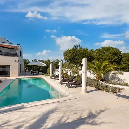 Villa Toscana With Pool, Sauna And Jacuzzi