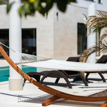 Toscana With Pool, Sauna And Jacuzzi Вилла Rasopasno