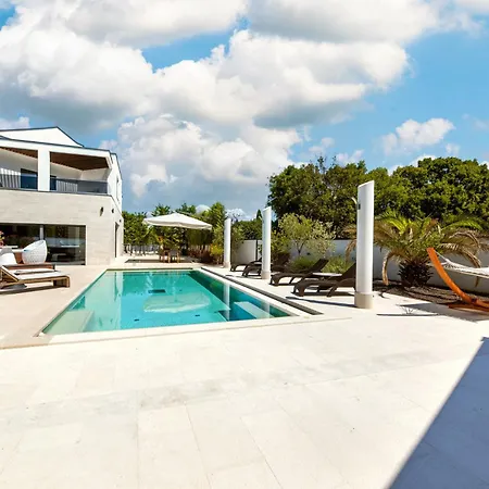 Вилла Toscana With Pool, Sauna And Jacuzzi *