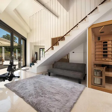 Toscana With Pool, Sauna And Jacuzzi Rasopasno