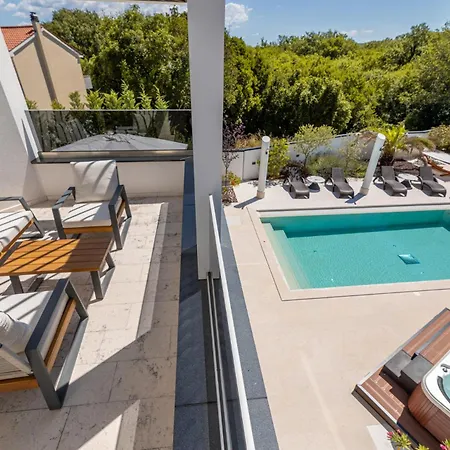 Toscana With Pool, Sauna And Jacuzzi *