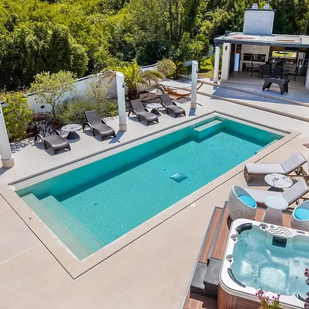 Toscana With Pool, Sauna And Jacuzzi *