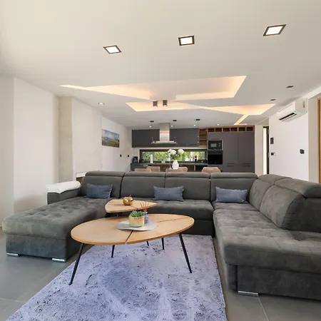 Villa Toscana With Pool, Sauna And Jacuzzi