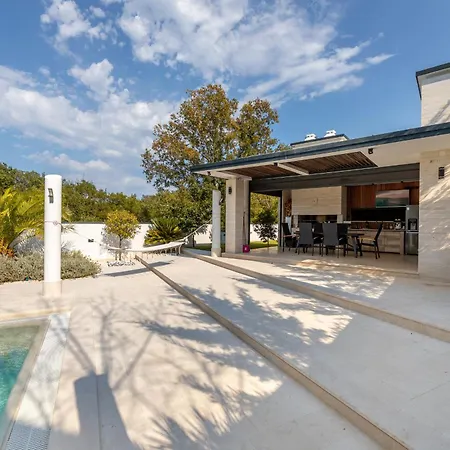 Villa Toscana With Pool, Sauna And Jacuzzi * Rasopasno